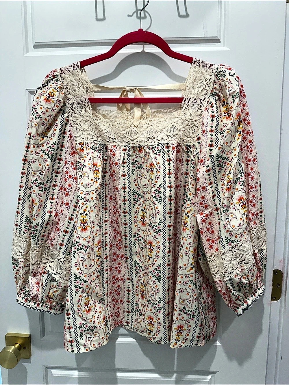 NWOT entro Floral Lace Blouse in Cream & Pink Size Large
